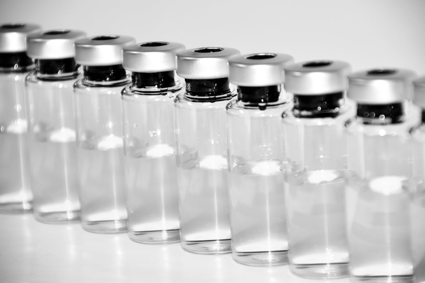 Small empty clear glass recipients