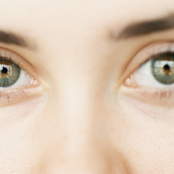 Woman with green eye looking at the camera
